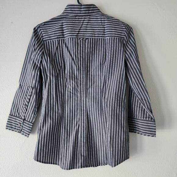 NEW YORK & CO Blue Button Down Blouse Short Three Quarter Long Sleeve Size XS - Picture 5 of 17